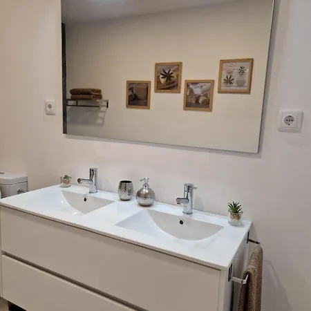 Mil E Uma Noites Vandrerhjem Santa Cruz das Flores