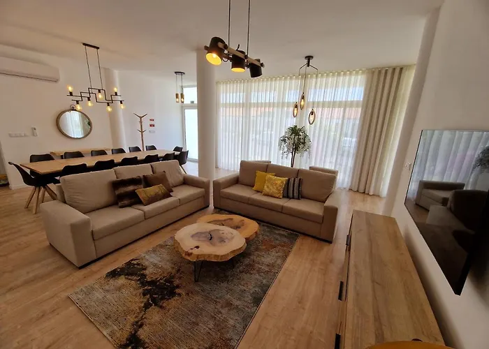 אכסניה Mil E Uma Noites